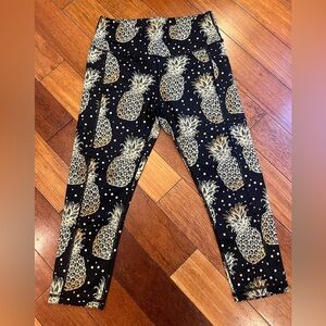 CVG Pineapple Leggings. Size Small. Capri length.